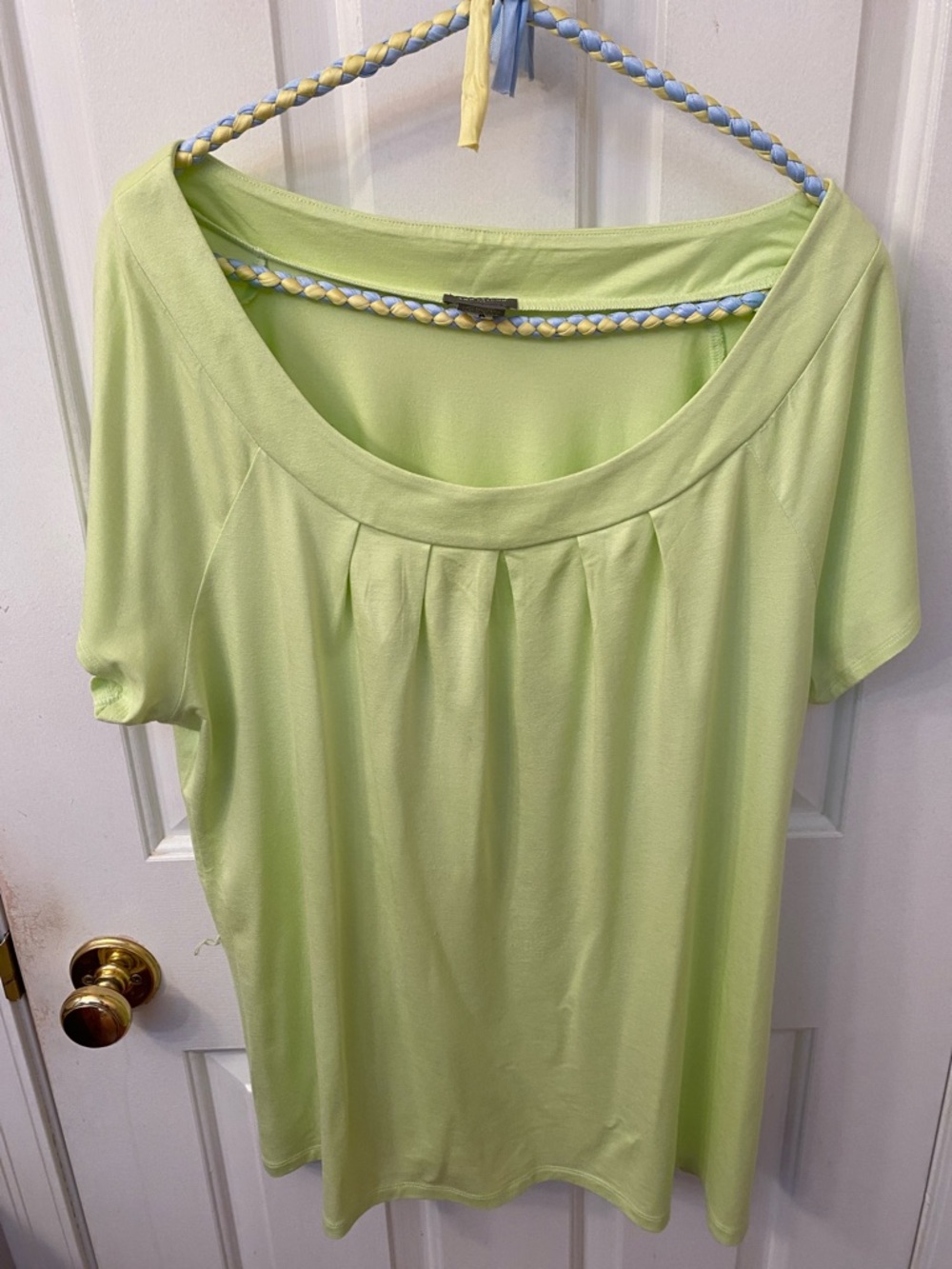 Ann Taylor Light Green Short Sleeve Scoop Neck Top